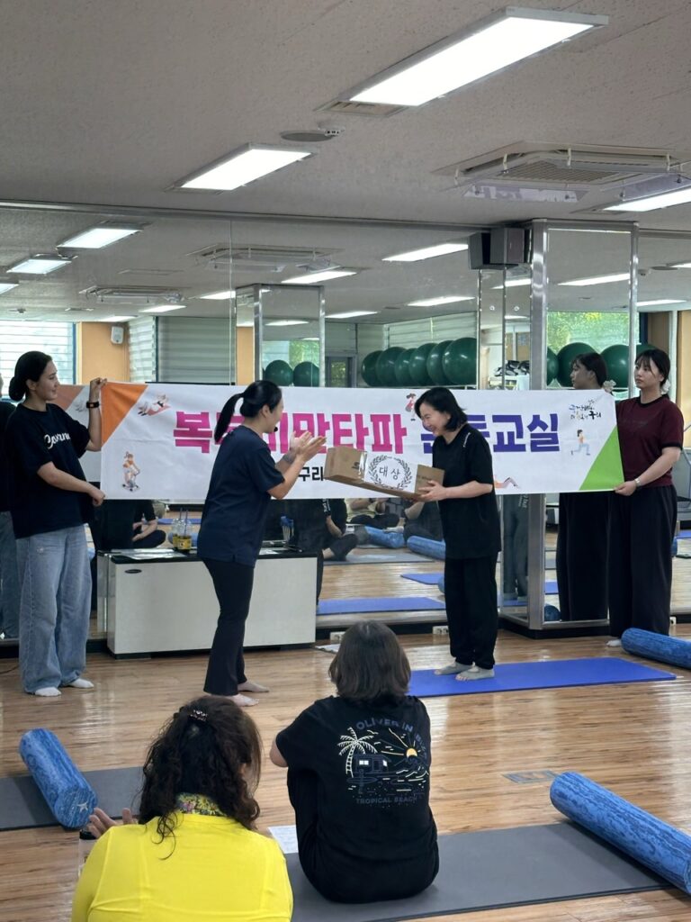 12주 운동·건강관리 마친 구리시민 52명…수료 뒤에도 자율 운동 관련 사진